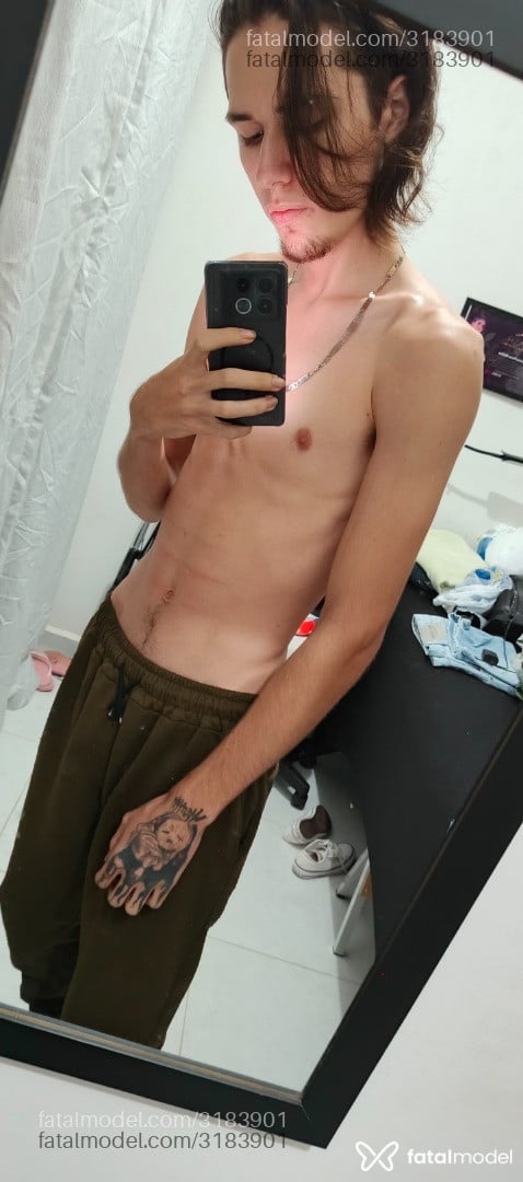 Acompanhante homem com cabelo castanho de olhos castanhos em Araucária Acompanhante homem com cabelo castanho de olhos castanhos em Araucária - Danxp
