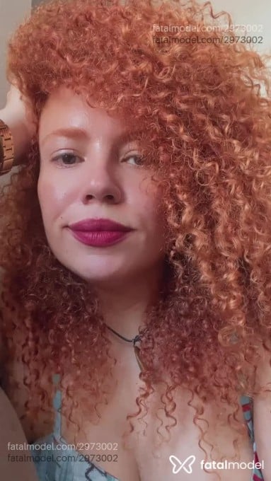 Acompanhante mulher ruiva (o) de olhos mel - Alyssa