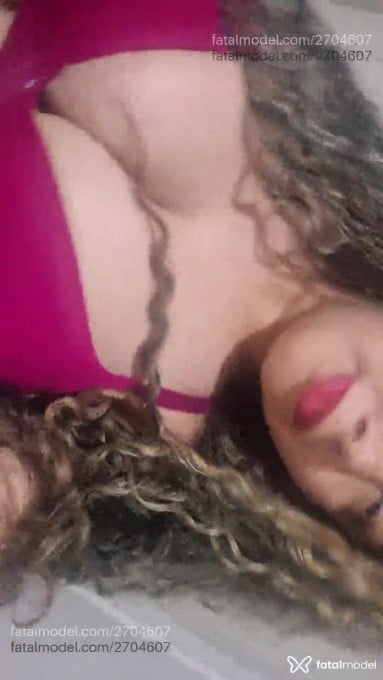 Acompanhante mulher com cabelo colorido de olhos castanhos em Balneário Camboriú - Samie Berreny