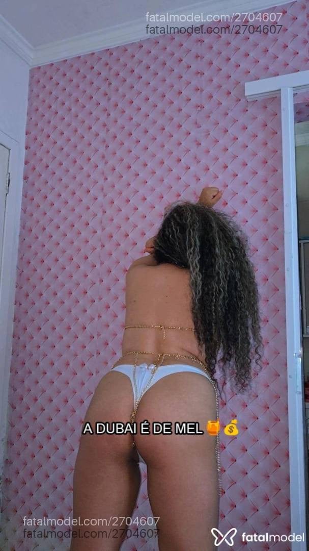 Acompanhante mulher com cabelo colorido de olhos castanhos em Balneário Camboriú - Samie Berreny