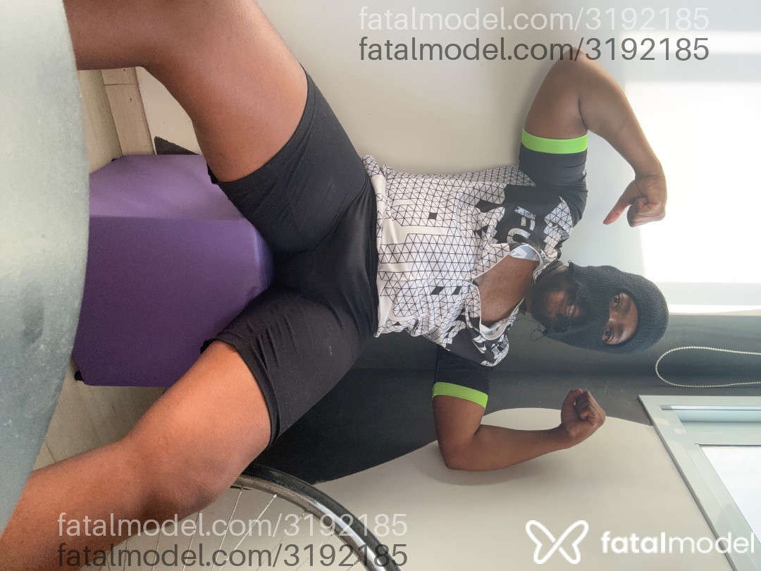 Acompanhante homem morena (o) de olhos pretos em Virtual Acompanhante homem morena (o) de olhos pretos em Virtual - Tony Biker