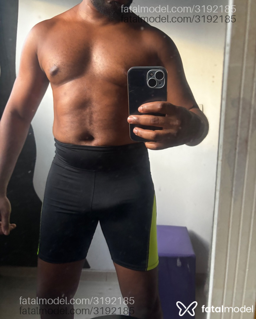 Acompanhante homem morena (o) de olhos pretos em Virtual Acompanhante homem morena (o) de olhos pretos em Virtual - Tony Biker