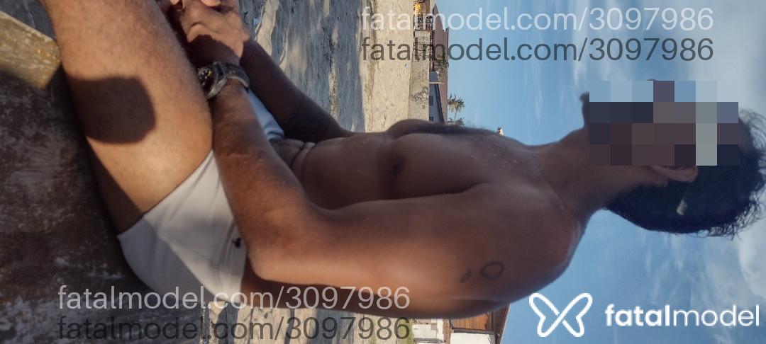 Acompanhante homem com cabelo grisalho de olhos pretos em Fortaleza - Bibim