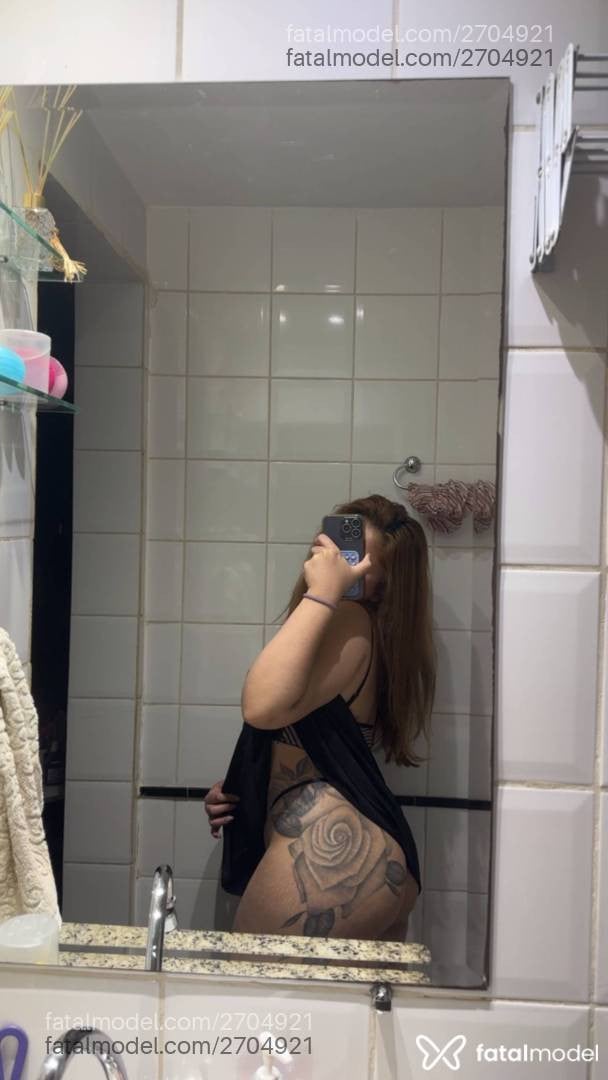 Acompanhante mulher morena (o) de olhos castanhos - Pequenaangel