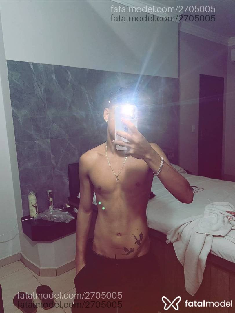 Acompanhante homem com cabelo castanho de olhos castanhos - Adryanzin