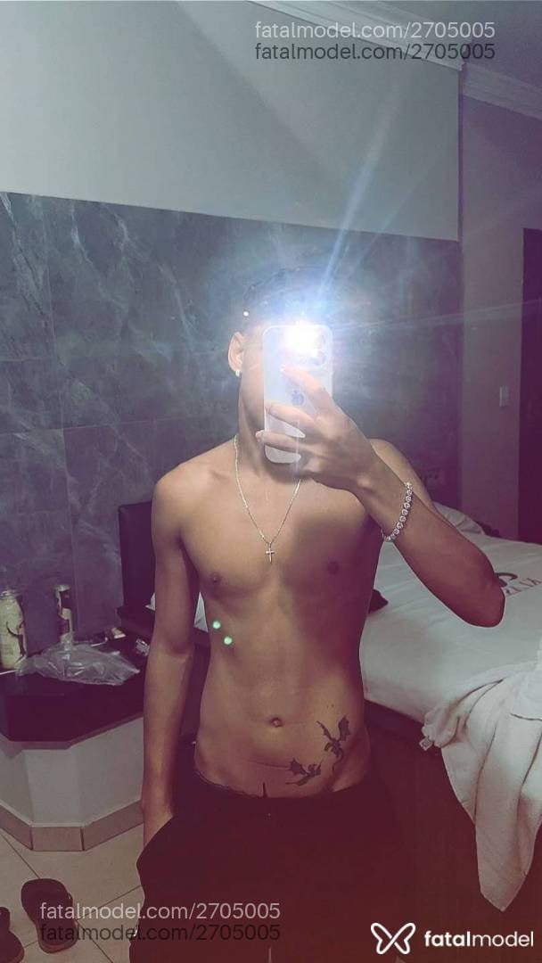 Acompanhante homem com cabelo castanho de olhos castanhos - Adryanzin