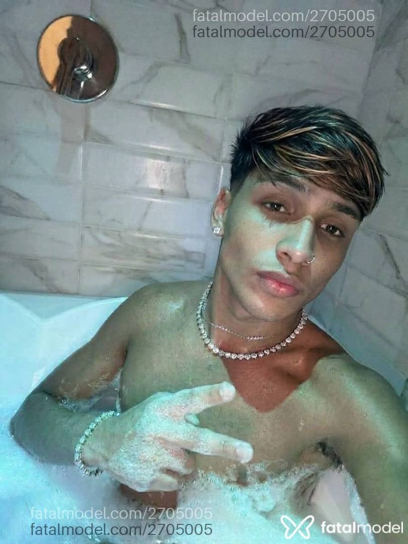 Acompanhante homem com cabelo castanho de olhos castanhos - Adryanzin