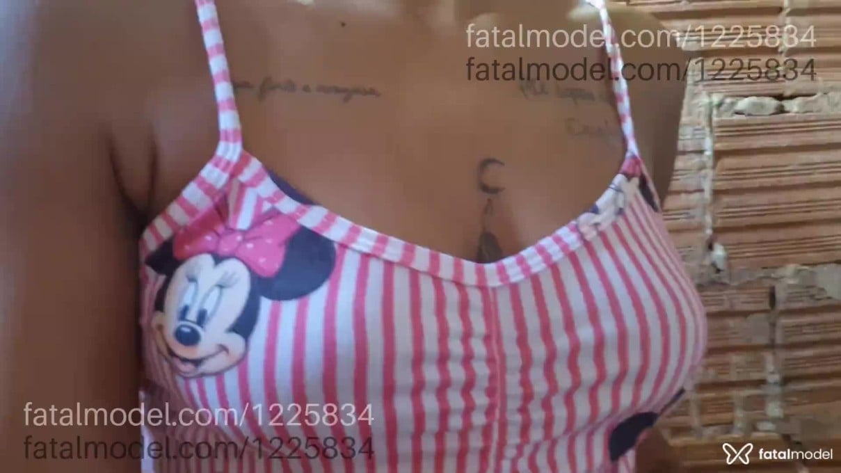 Acompanhante mulher com cabelo castanho de olhos castanhos - Morena dos cachos Acompanhante mulher com cabelo castanho de olhos castanhos - Morena dos cachos