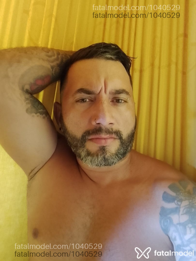 Acompanhante homem com cabelo castanho de olhos castanhos - Anjinhogato Acompanhante homem com cabelo castanho de olhos castanhos - Anjinhogato
