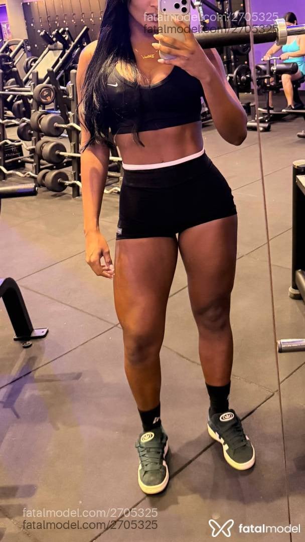 Acompanhante mulher morena (o) de olhos pretos - Júlia Tavares