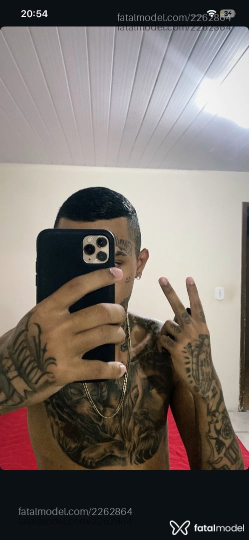 Acompanhante homem morena (o) de olhos castanhos em Joinville - Henrique