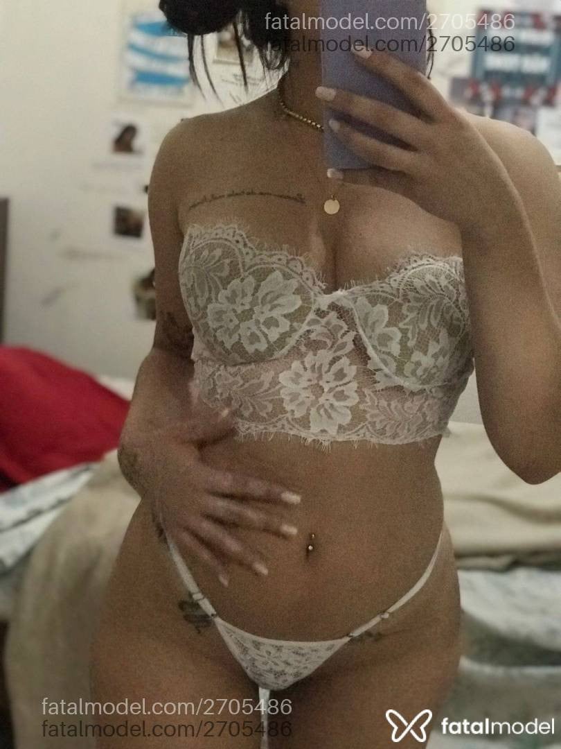 Acompanhante mulher morena (o) de olhos verdes - Analice