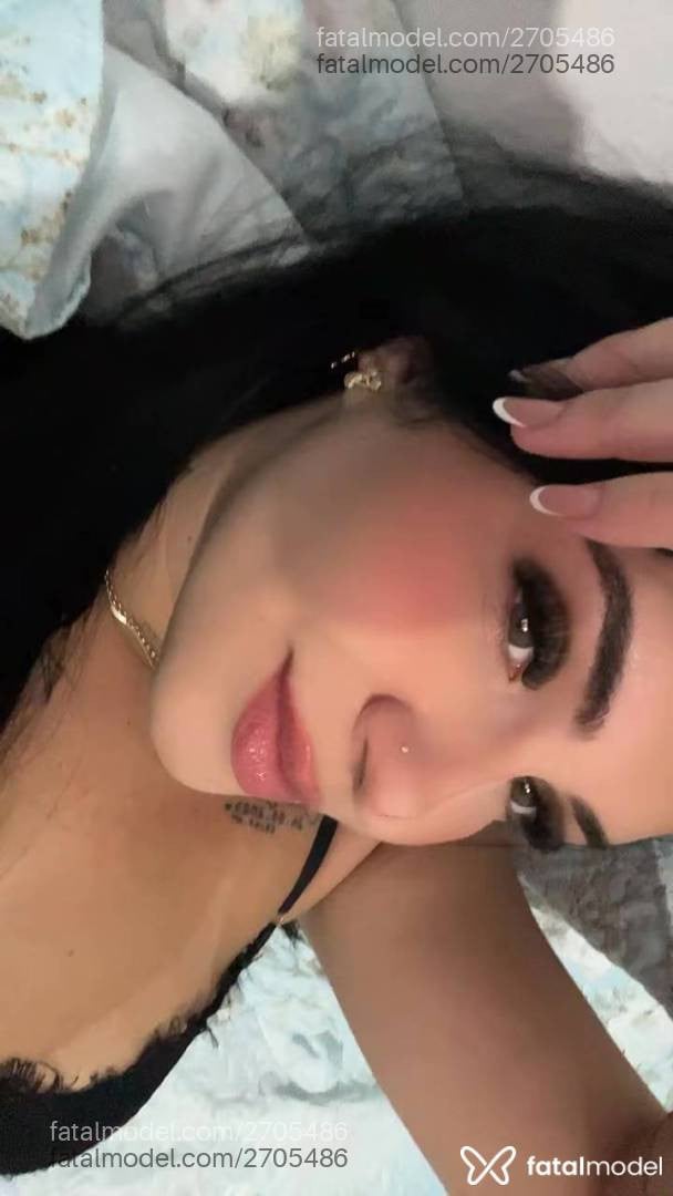 Acompanhante mulher morena (o) de olhos verdes - Analice
