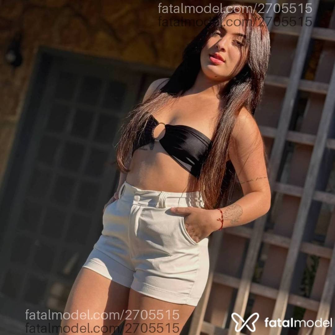 Acompanhante mulher com cabelo castanho de olhos mel - Agatha