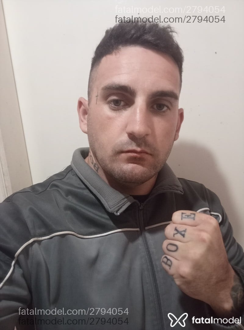 Acompanhante homem morena (o) de olhos verdes - Leonardo
