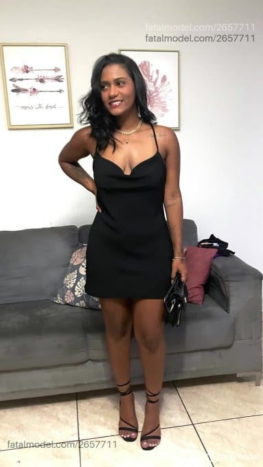 Acompanhante mulher morena (o) de olhos castanhos - Viviane