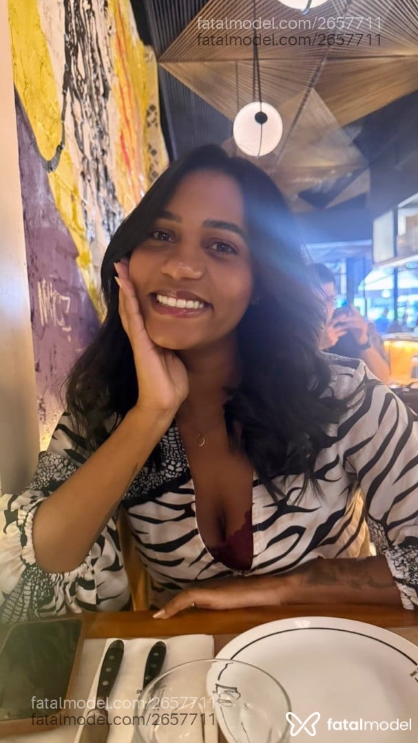 Acompanhante mulher morena (o) de olhos castanhos - Viviane