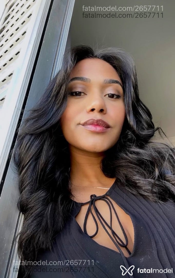 Acompanhante mulher morena (o) de olhos castanhos - Viviane