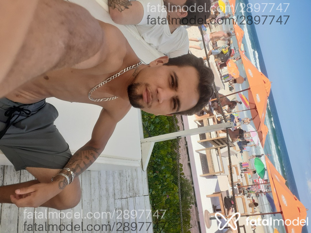 Acompanhante homem com cabelo castanho de olhos castanhos em Florianópolis - Raphael