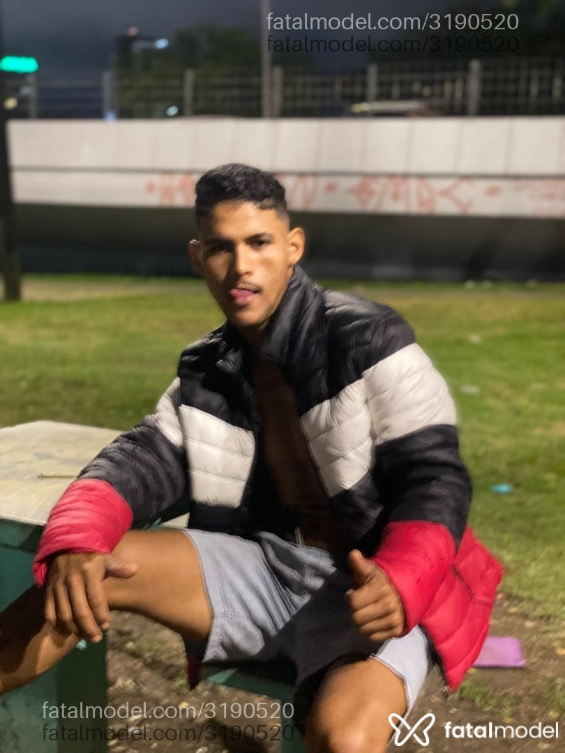 Acompanhante homem morena (o) de olhos castanhos em Virtual - Italo Ferrari
