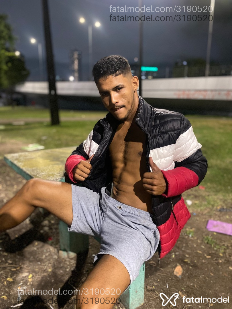 Acompanhante homem morena (o) de olhos castanhos em Virtual - Italo Ferrari