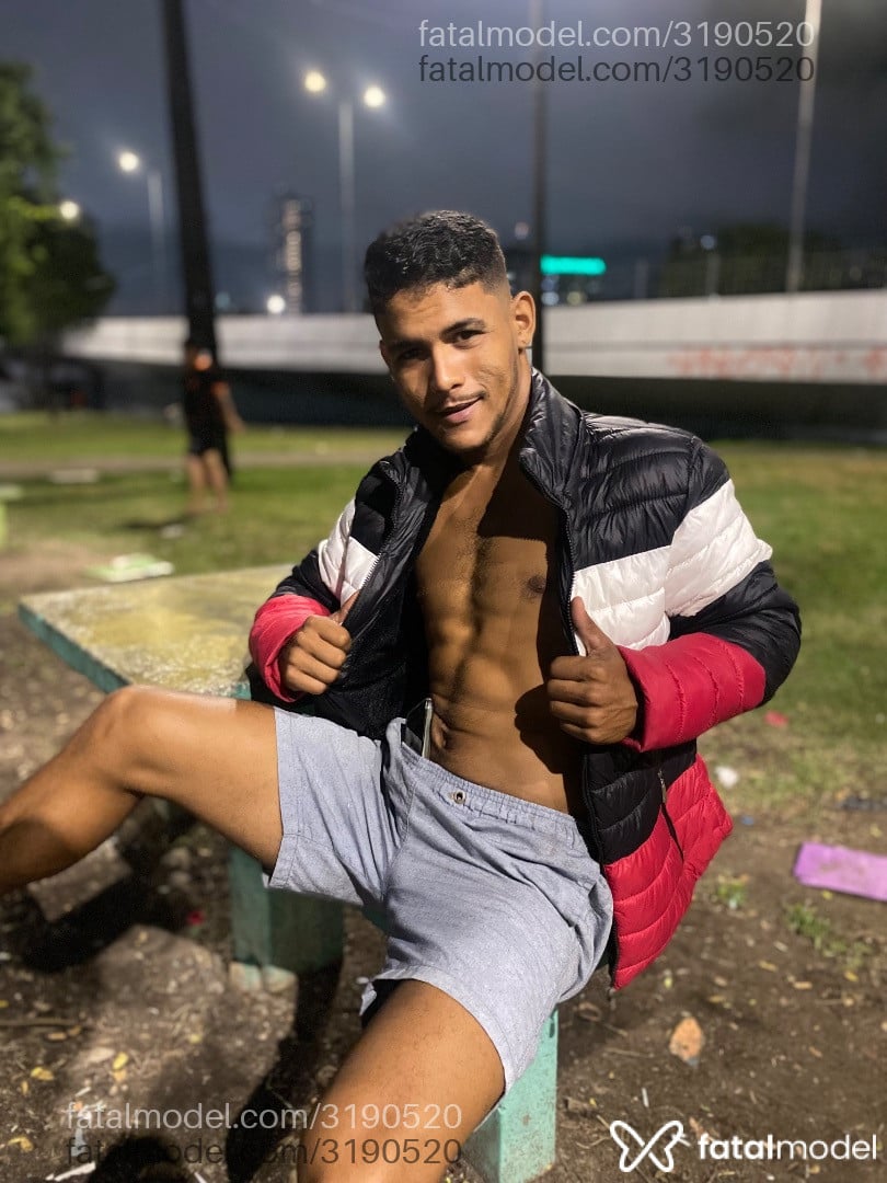 Acompanhante homem morena (o) de olhos castanhos em Virtual - Italo Ferrari