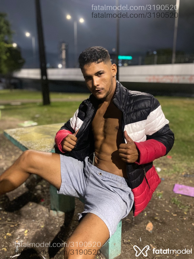 Acompanhante homem morena (o) de olhos castanhos em Virtual - Italo Ferrari