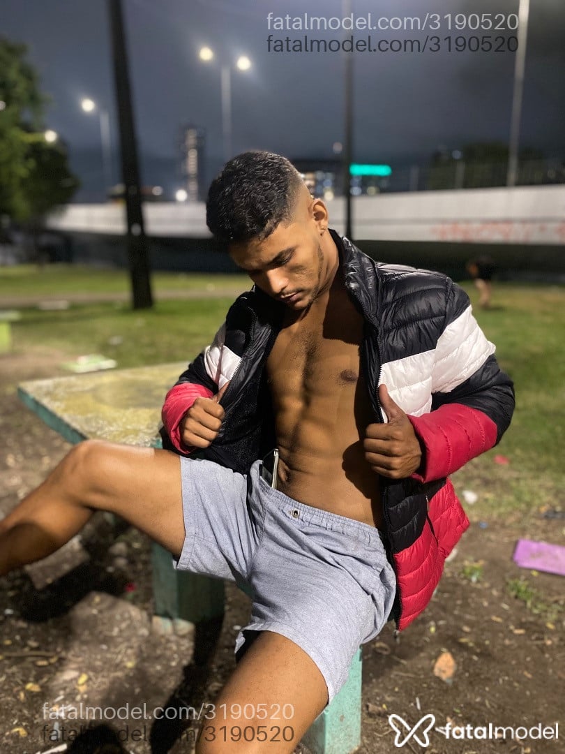 Acompanhante homem morena (o) de olhos castanhos em Virtual - Italo Ferrari