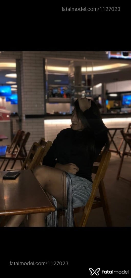 Acompanhante mulher com cabelo castanho de olhos castanhos em Itabira Acompanhante mulher com cabelo castanho de olhos castanhos em Itabira - Carolina Fialho