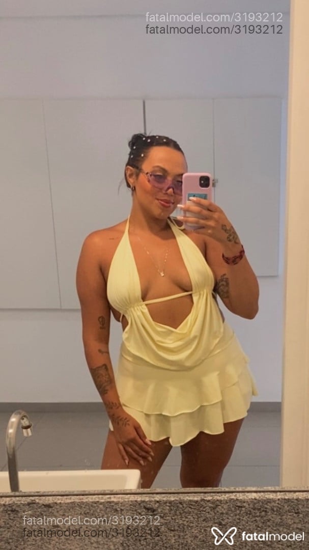 Acompanhante mulher com cabelo castanho de olhos mel em São Paulo Acompanhante mulher com cabelo castanho de olhos mel em São Paulo - Melissa Dalas