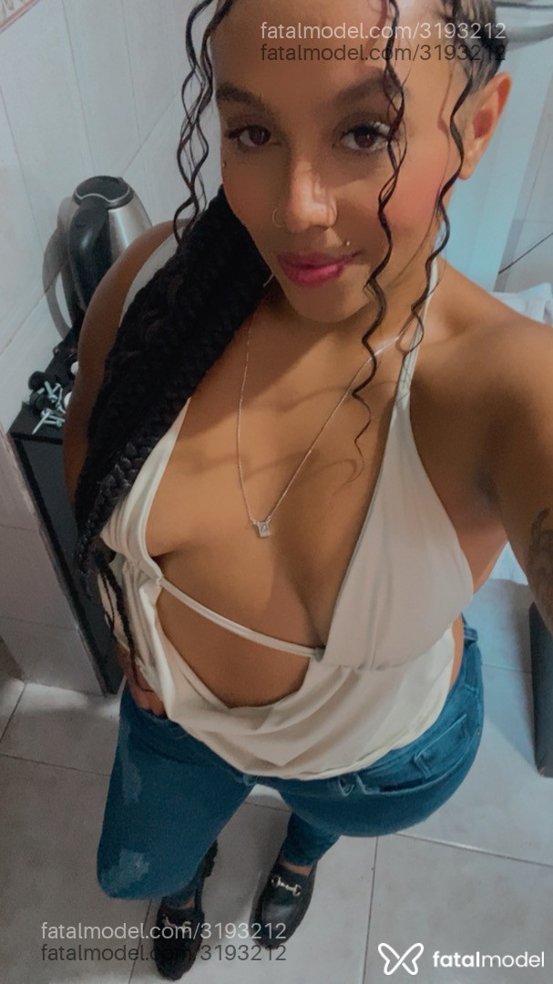 Acompanhante mulher com cabelo castanho de olhos mel em São Paulo Acompanhante mulher com cabelo castanho de olhos mel em São Paulo - Melissa Dalas