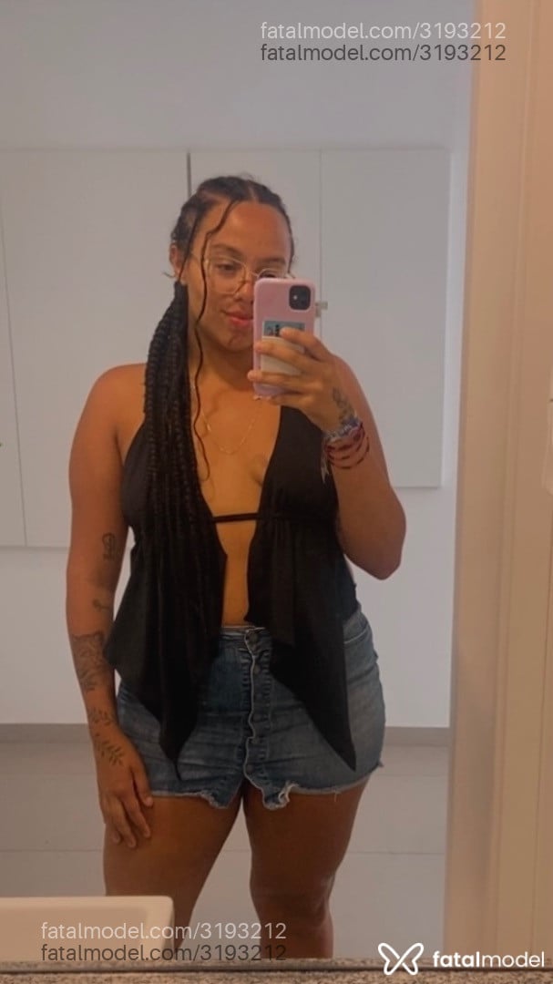 Acompanhante mulher com cabelo castanho de olhos mel em São Paulo Acompanhante mulher com cabelo castanho de olhos mel em São Paulo - Melissa Dalas