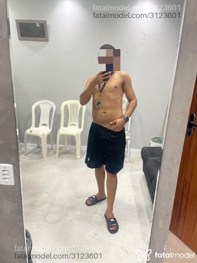 Acompanhante homem com cabelo castanho de olhos pretos - Alencar Acompanhante homem com cabelo castanho de olhos pretos - Alencar