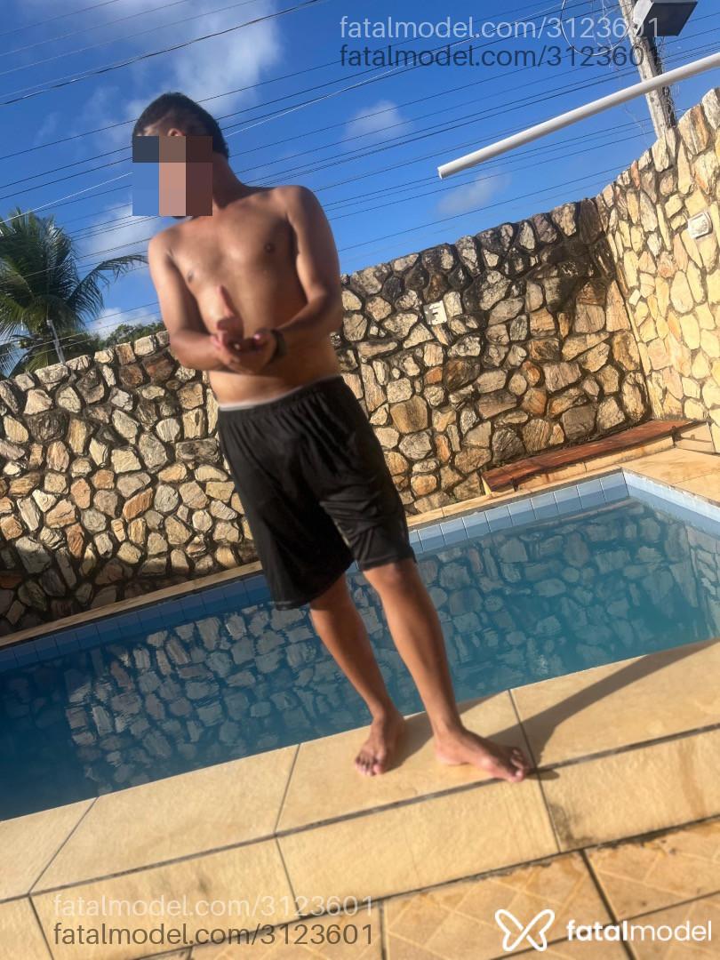 Acompanhante homem com cabelo castanho de olhos pretos - Alencar Acompanhante homem com cabelo castanho de olhos pretos - Alencar