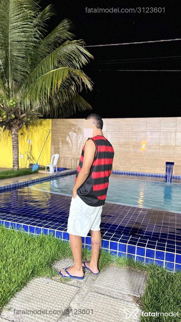 Acompanhante homem com cabelo castanho de olhos pretos - Alencar Acompanhante homem com cabelo castanho de olhos pretos - Alencar