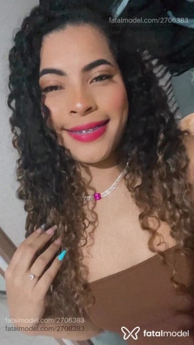 Acompanhante mulher morena (o) de olhos castanhos - Morena Acompanhante mulher morena (o) de olhos castanhos - Morena