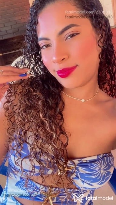 Acompanhante mulher morena (o) de olhos castanhos - Morena Acompanhante mulher morena (o) de olhos castanhos - Morena