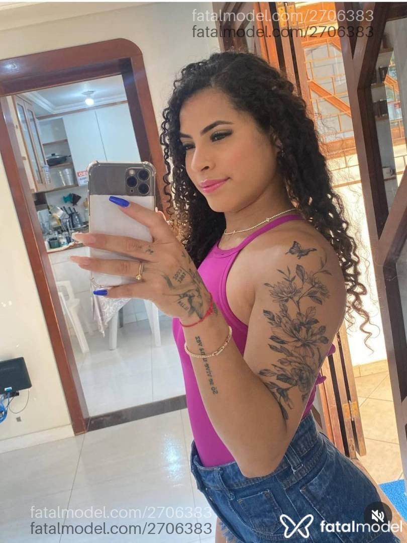 Acompanhante mulher morena (o) de olhos castanhos - Morena Acompanhante mulher morena (o) de olhos castanhos - Morena