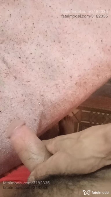 Acompanhante homem com cabelo castanho de olhos castanhos - Adel samado