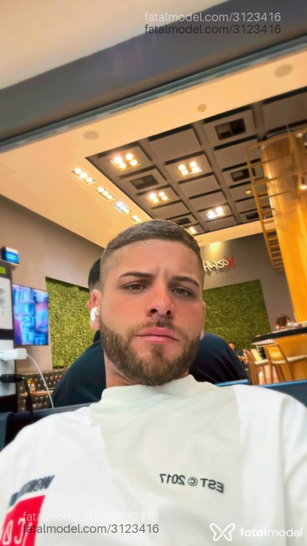 Acompanhante homem loira (o) de olhos verdes - Thiago