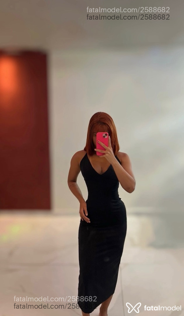 Acompanhante mulher com cabelo castanho de olhos castanhos - Fox Acompanhante mulher com cabelo castanho de olhos castanhos - Fox