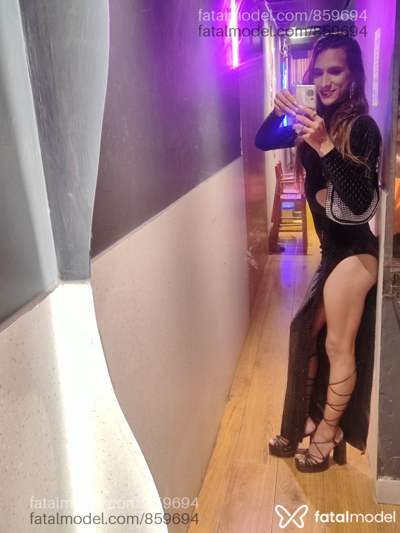 Acompanhante travesti morena (o) de olhos pretos em Campo Verde Acompanhante travesti morena (o) de olhos pretos em Campo Verde - Kelly Bueno