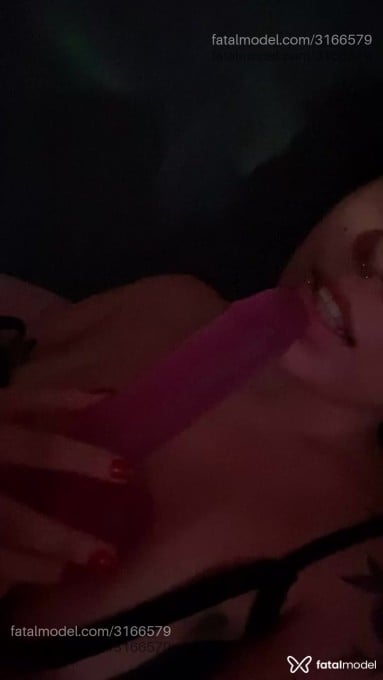 Acompanhante mulher morena (o) de olhos castanhos em Virtual - Vampira