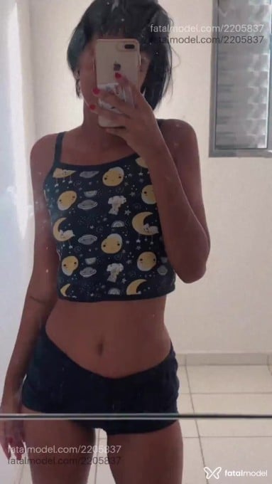 Acompanhante mulher morena (o) de olhos castanhos - Akarenoliveiira
