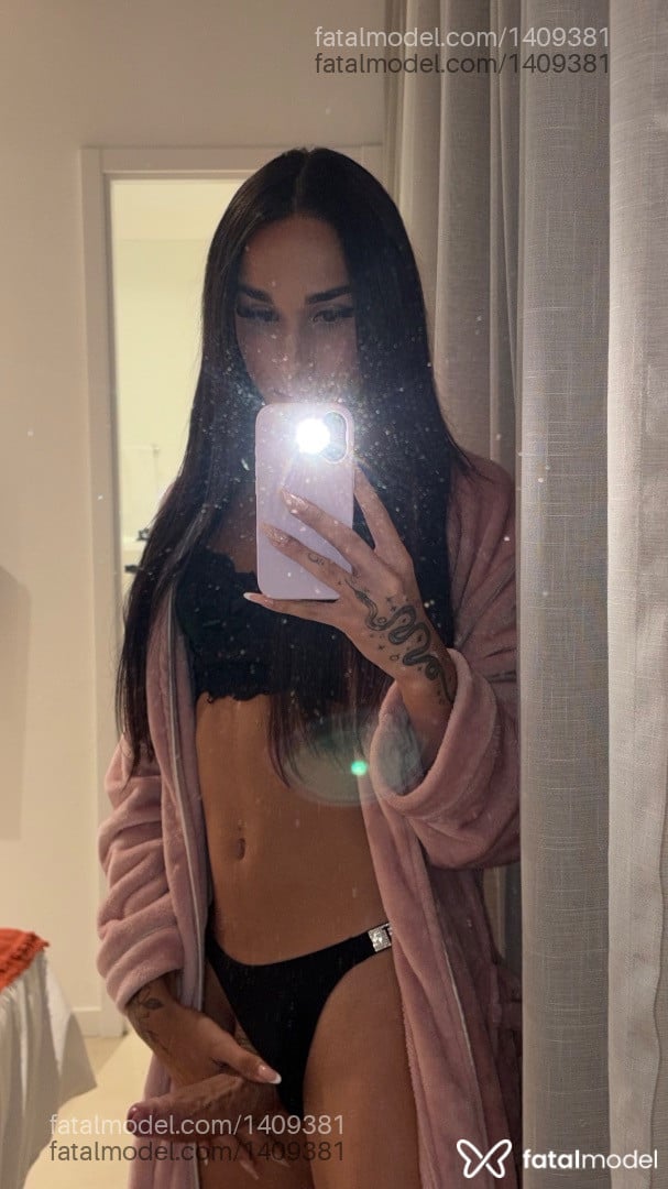 Acompanhante mulher trans com cabelo castanho de olhos castanhos em São Paulo - Lanah Frias