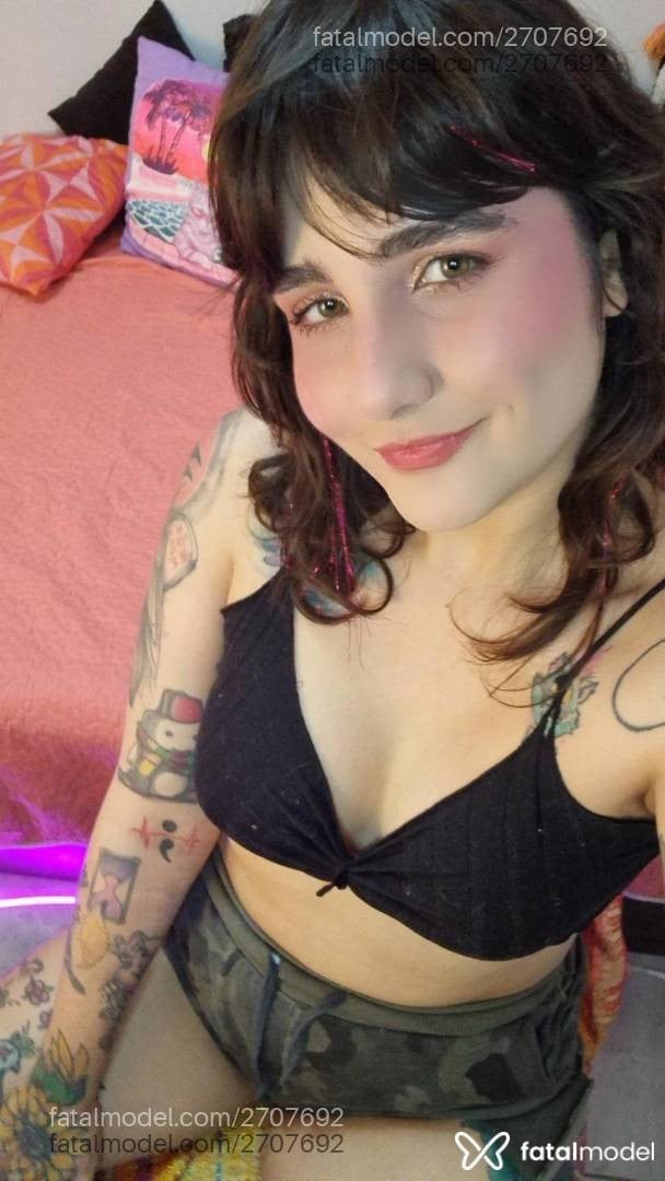 Acompanhante mulher com cabelo castanho de olhos verdes em Uberlândia - Mel Underline