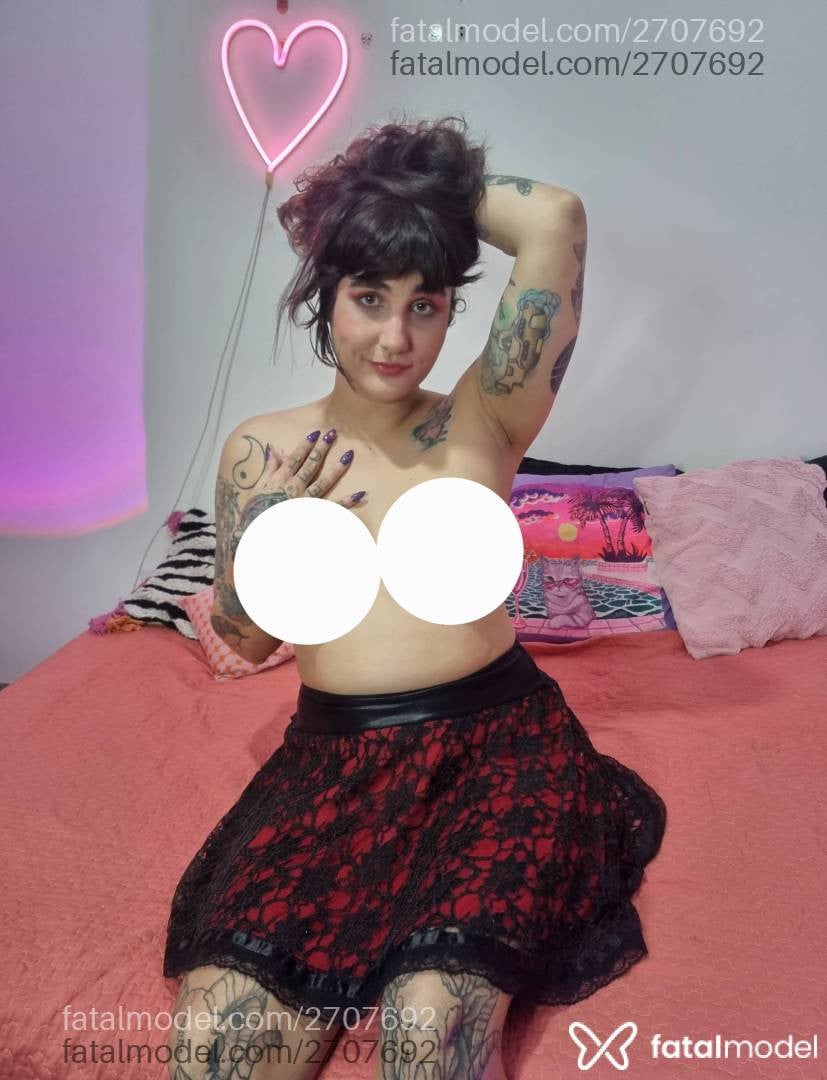 Acompanhante mulher com cabelo castanho de olhos verdes - Mel Underline Acompanhante mulher com cabelo castanho de olhos verdes - Mel Underline