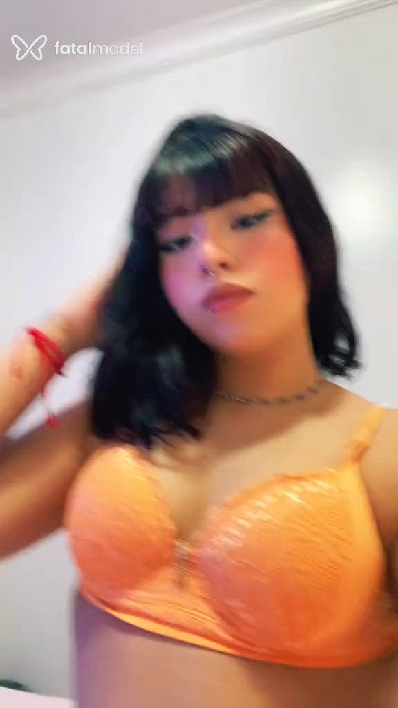 Acompanhante mulher morena (o) de olhos castanhos - Isah