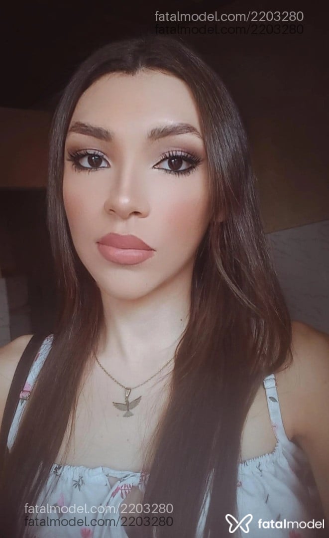 Acompanhante mulher trans com cabelo castanho de olhos mel em São Luís - Lua Turquesa