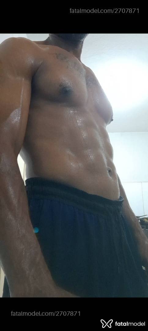 Acompanhante homem com cabelo castanho de olhos pretos em Uberlândia - João Victor